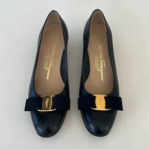 Salvatore Ferragamo Navy Vara Leather Pumps